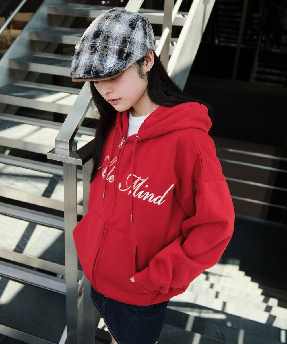 レッド　モデル：160㎝　M着用