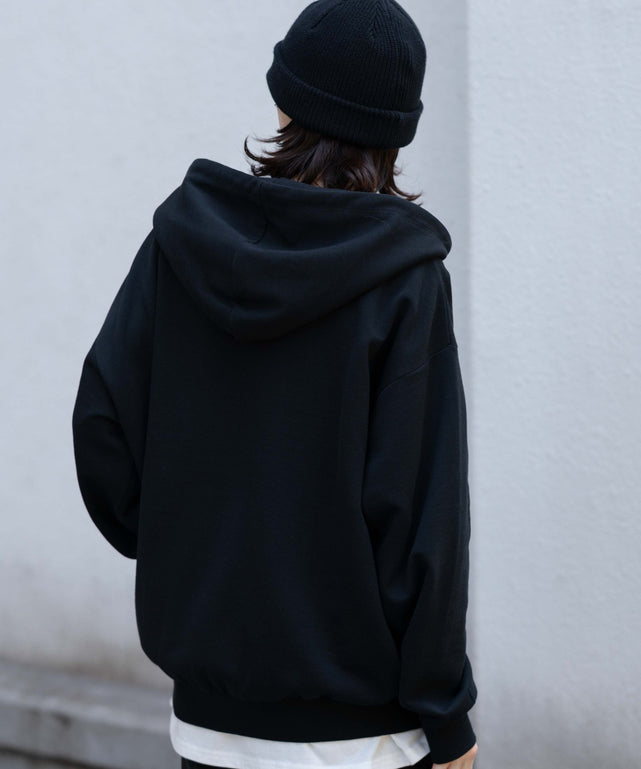 ブラック モデル：175cm L着用