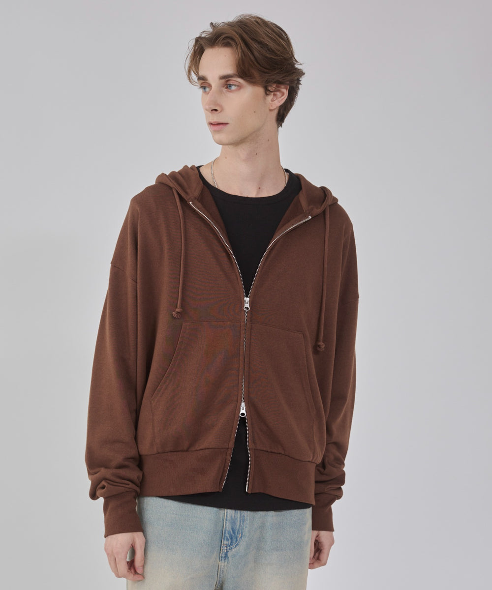 ブラウン モデル：178cm L着用