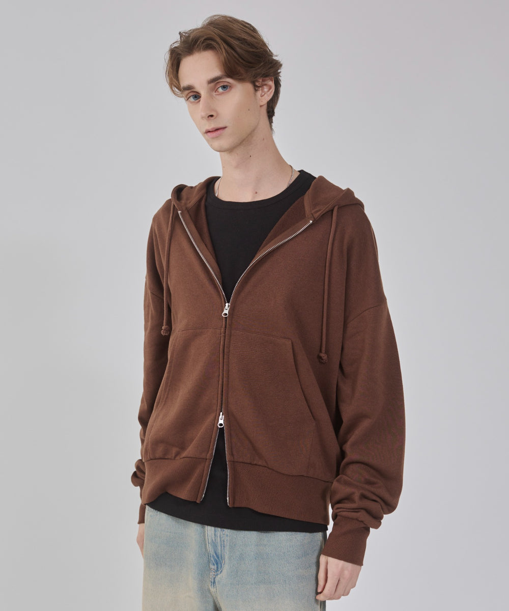 ブラウン モデル：178cm L着用