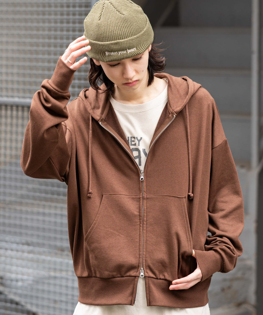 ブラウン モデル：175cm L着用