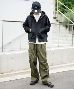 ブラック モデル：175cm L着用