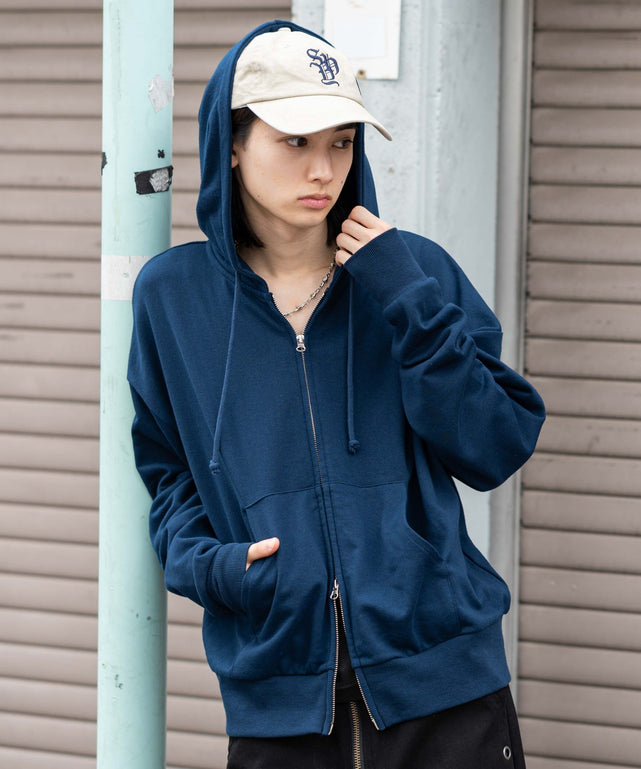 ネイビー モデル：175cm L着用