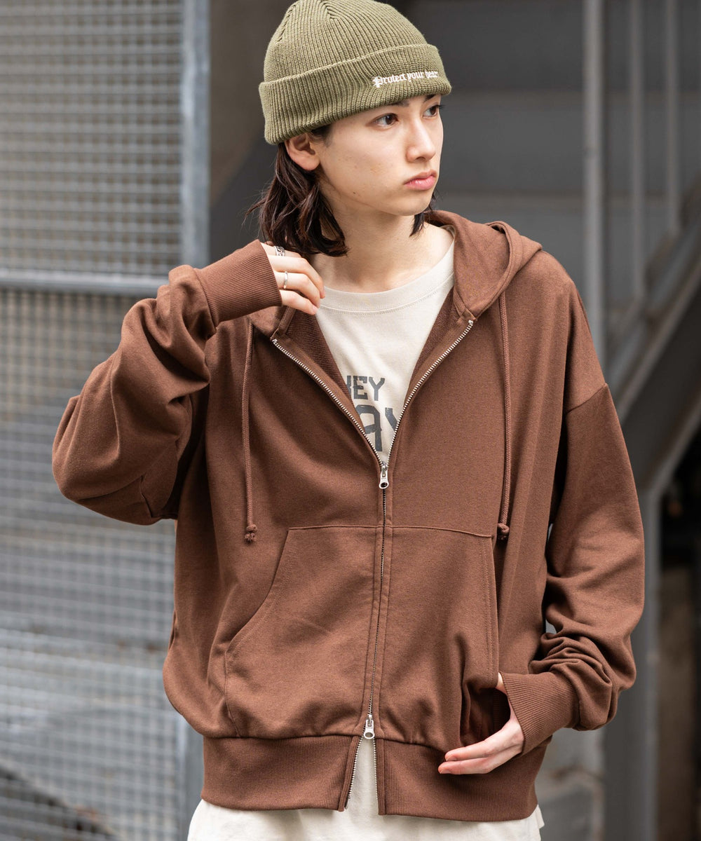 ブラウン モデル：175cm L着用