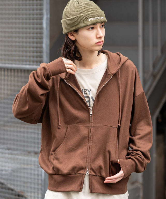 ブラウン モデル：175cm L着用