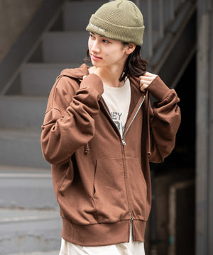 ブラウン モデル：175cm L着用