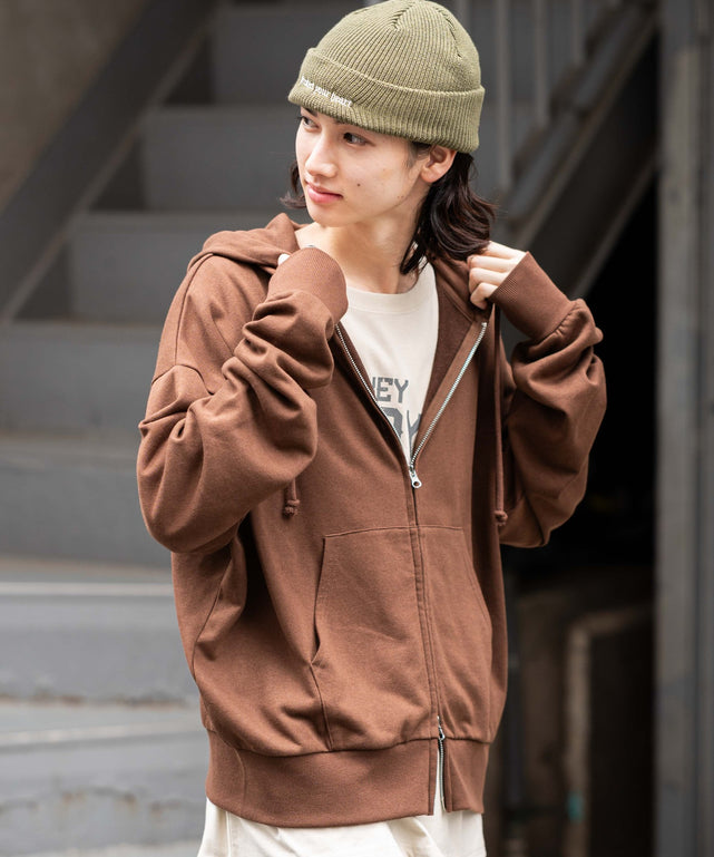 ブラウン モデル：175cm L着用