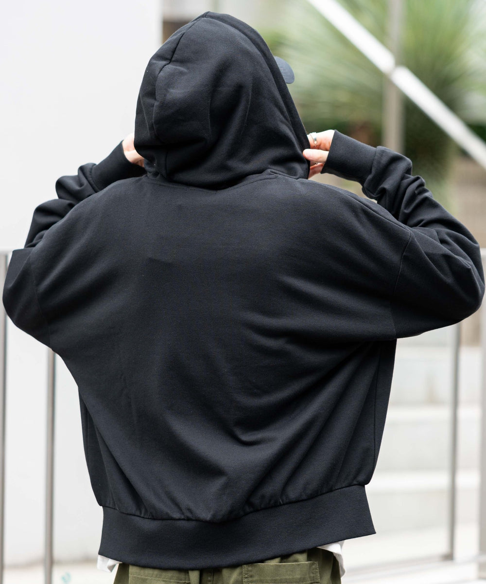 ブラック モデル：175cm L着用