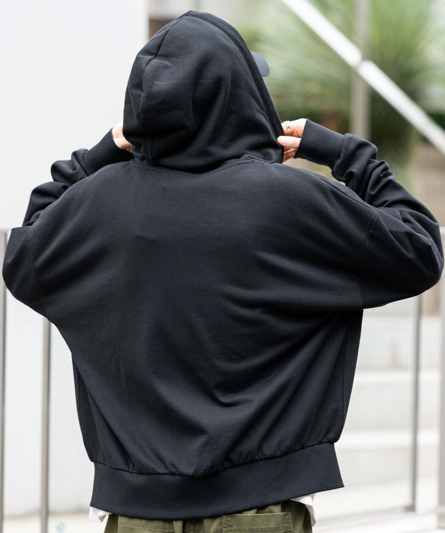 ブラック モデル：175cm L着用