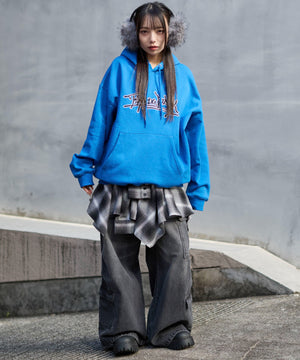 ブルー　モデル：159cm M着用