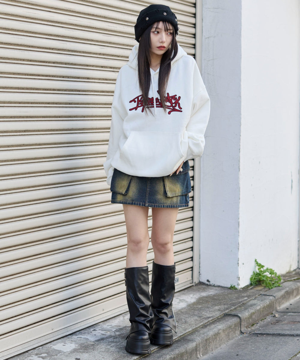 ホワイト　モデル：159cm M着用