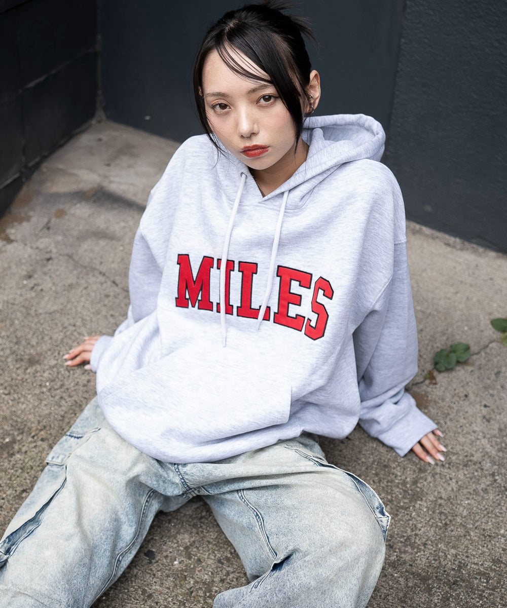 アッシュグレー　モデル：159cm M着用