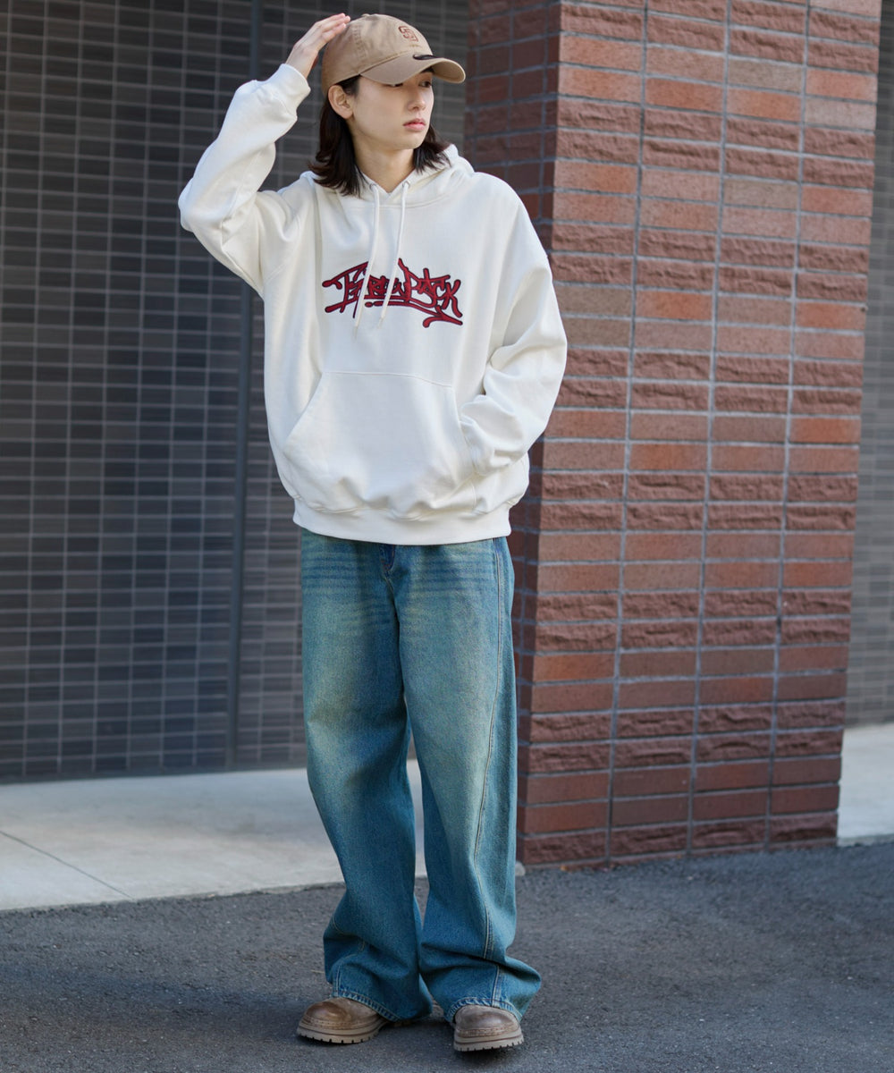 ホワイト モデル：175cm L着用