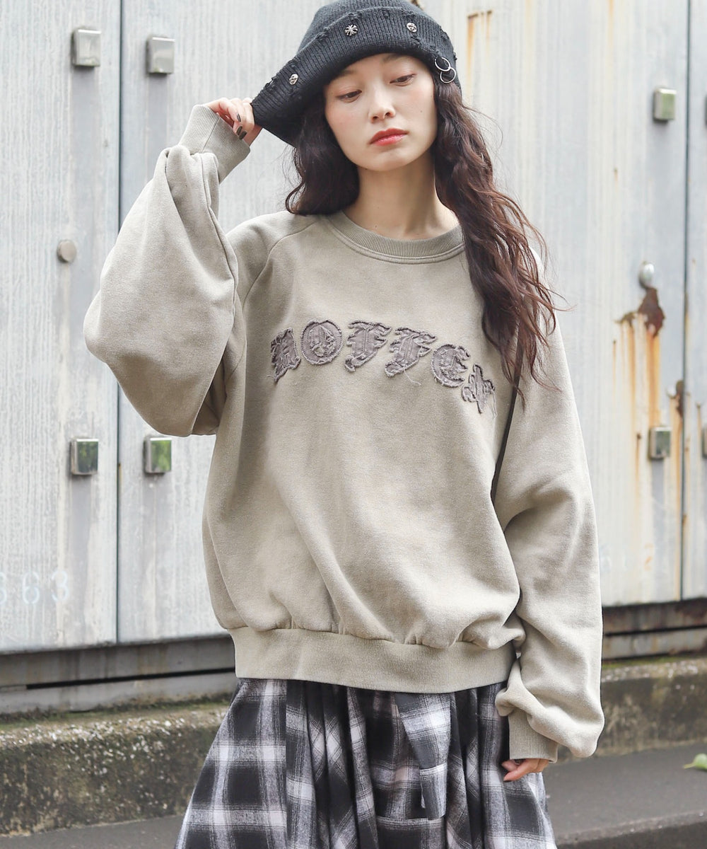 ベージュ　モデル：161cm L着用