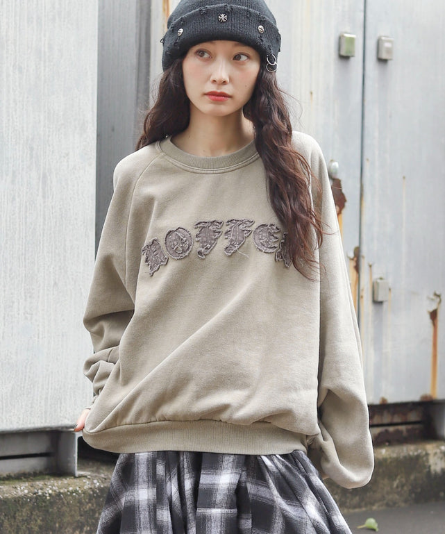 ベージュ　モデル：161cm L着用