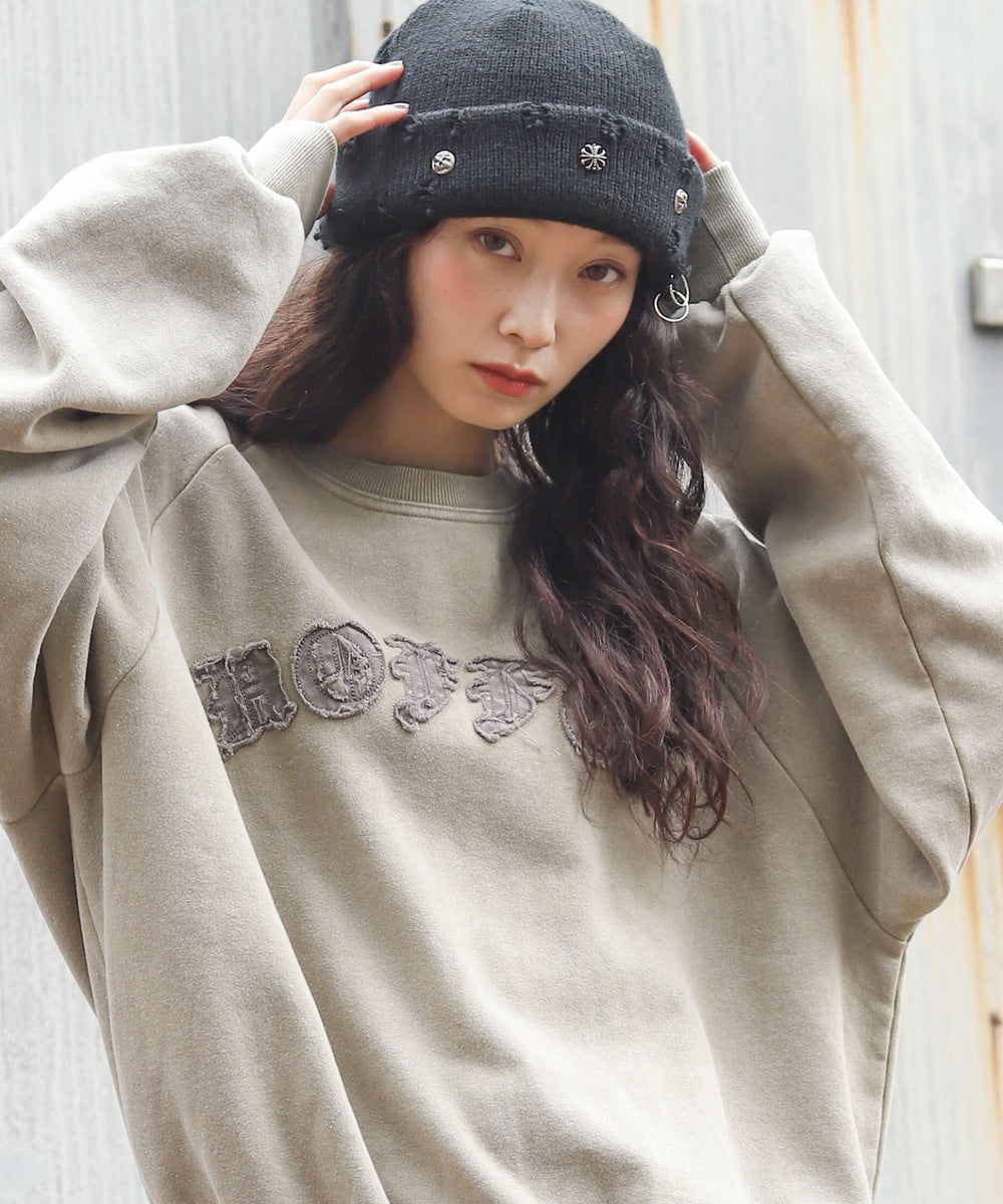 ベージュ　モデル：161cm L着用