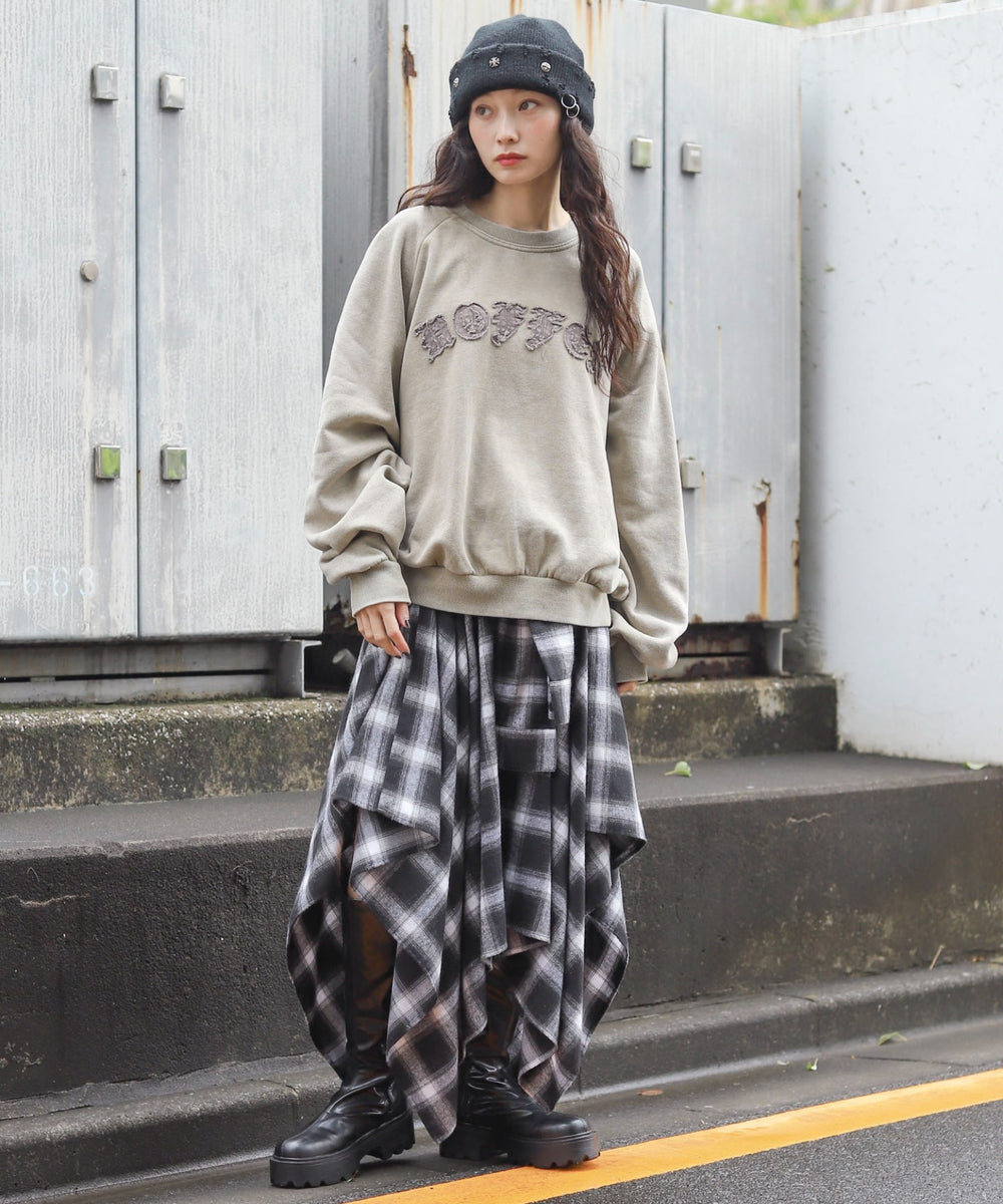 ベージュ　モデル：161cm L着用