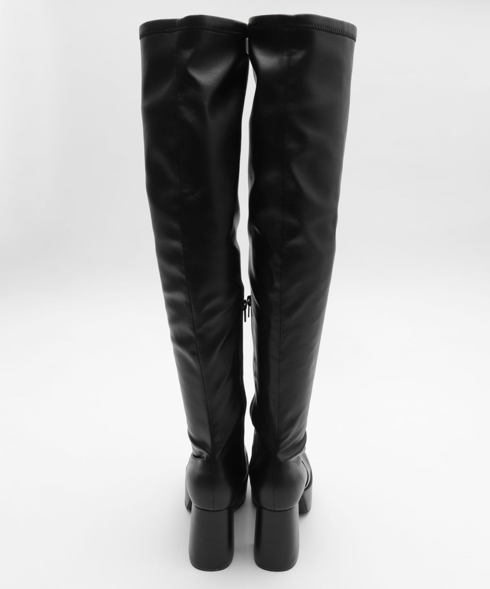 ニーハイブーツ