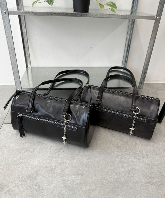 キラキラチャーム付きドラムボストンバッグ