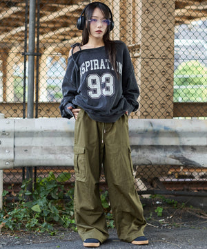 カーキ　モデル：159cm M着用