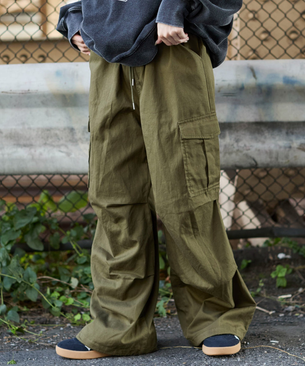 カーキ　モデル：159cm M着用