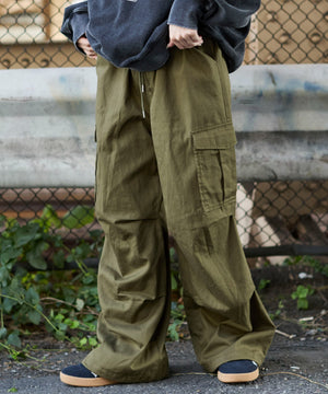 カーキ　モデル：159cm M着用