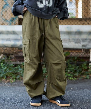 カーキ　モデル：159cm M着用