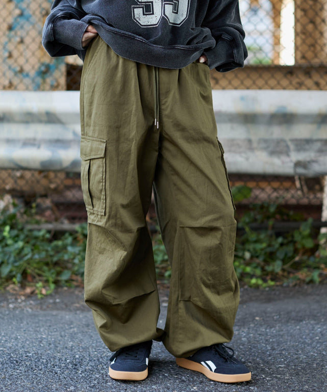カーキ　モデル：159cm M着用
