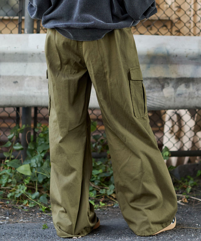 カーキ　モデル：159cm M着用