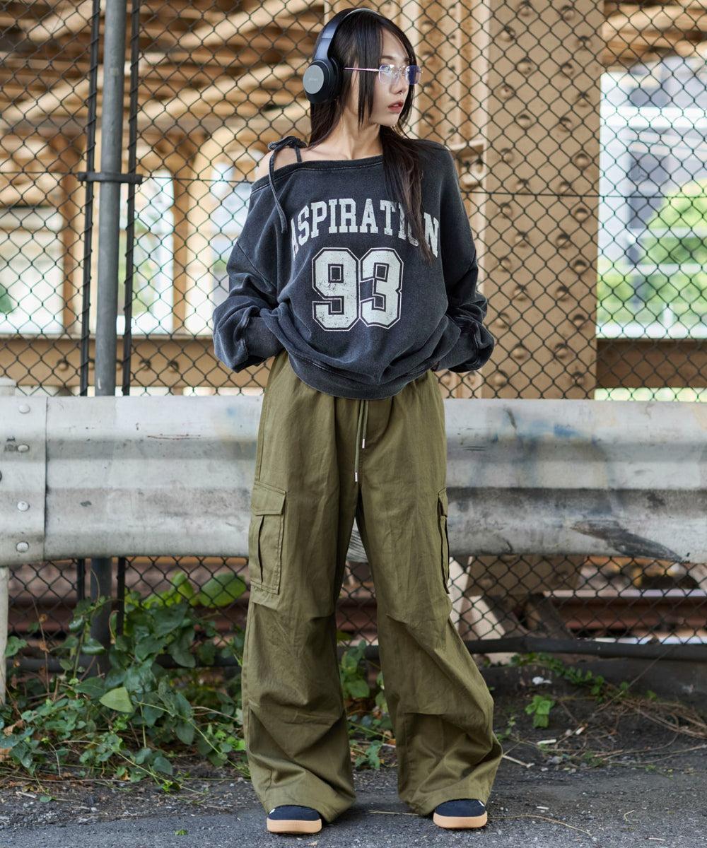 カーキ　モデル：159cm M着用