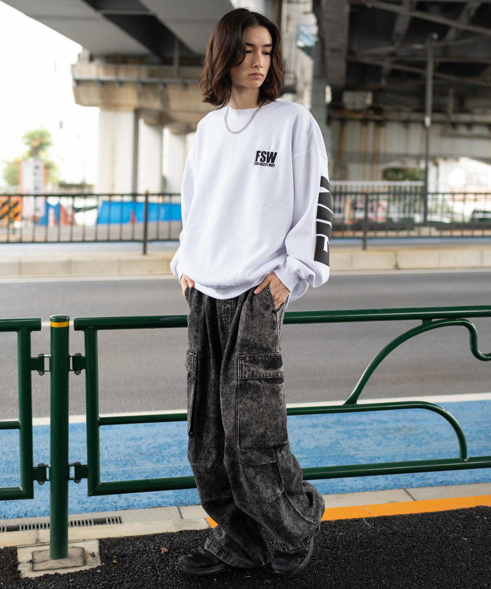 ホワイト モデル：175cm L着用