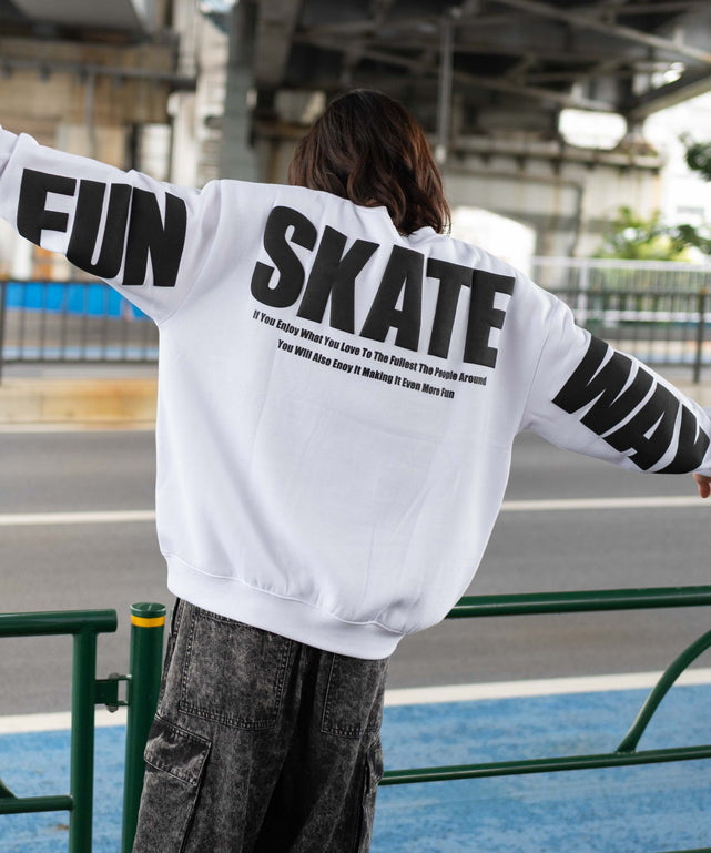 ホワイト モデル：175cm L着用