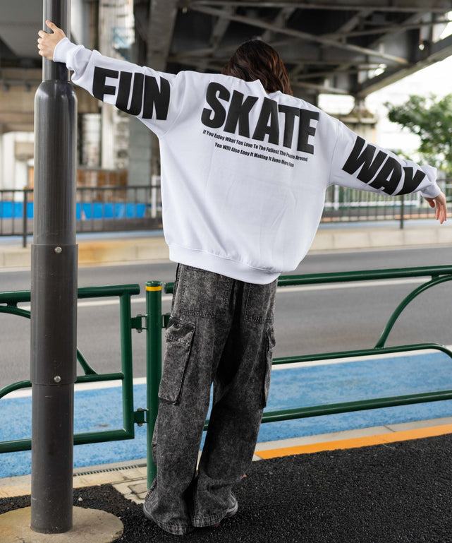 ホワイト モデル：175cm L着用