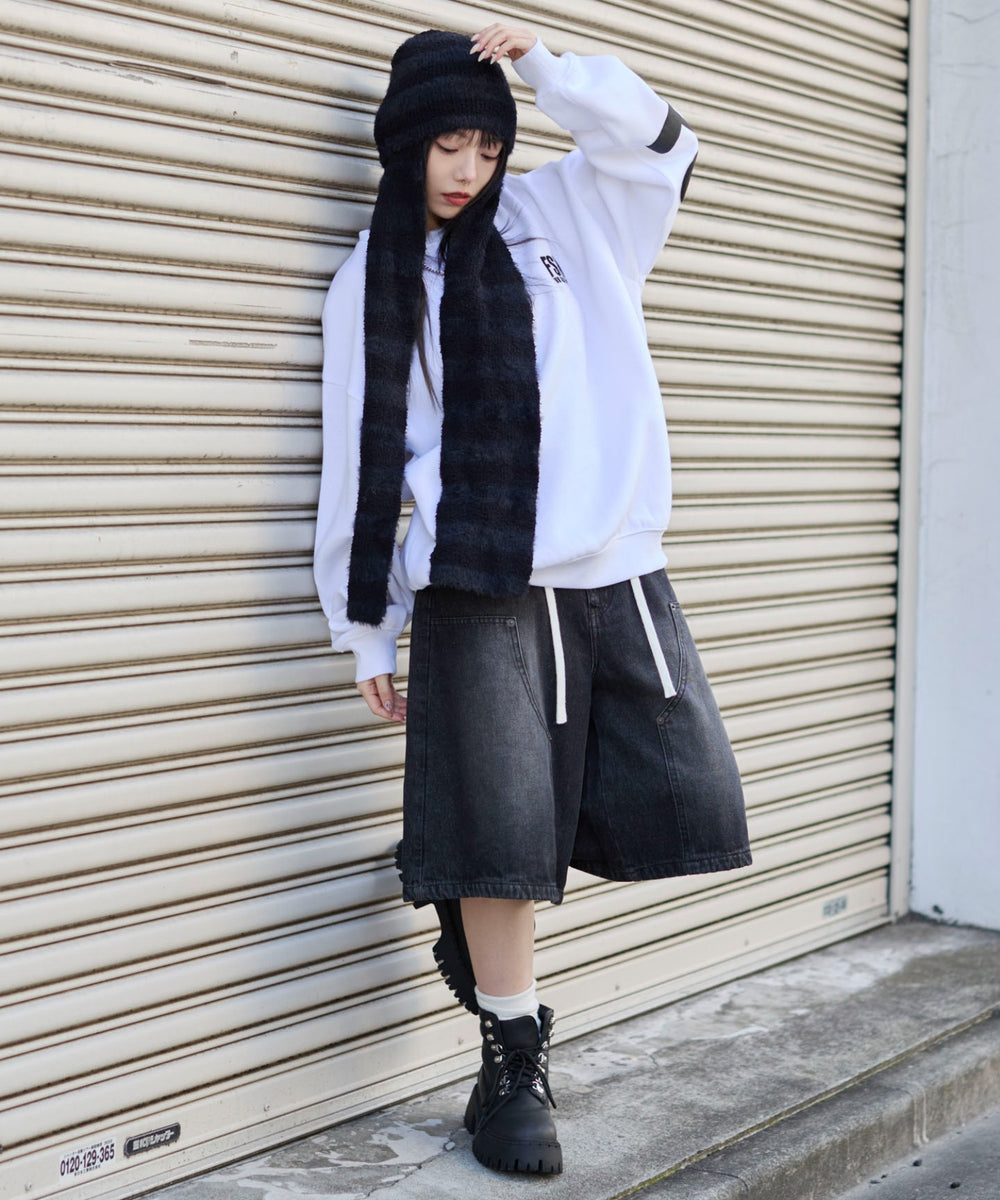 ホワイト　モデル：159cm L着用