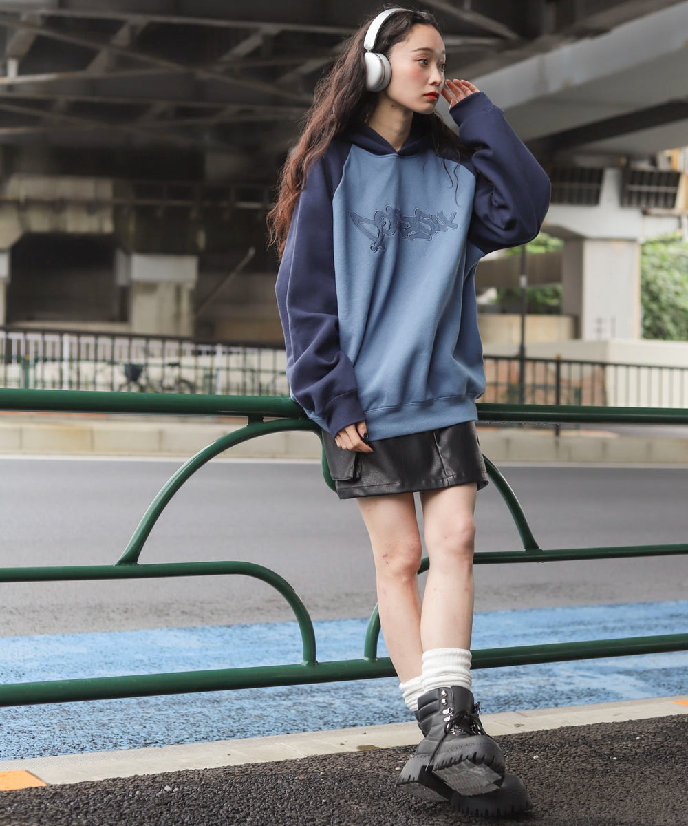 ブルー　モデル：161cm L着用