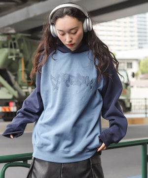 ブルー　モデル：161cm L着用