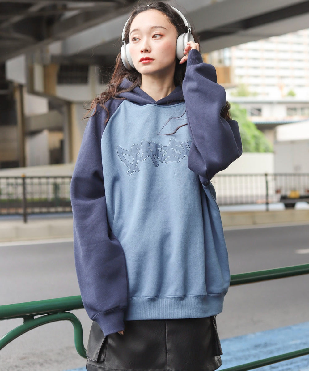 ブルー　モデル：161cm L着用