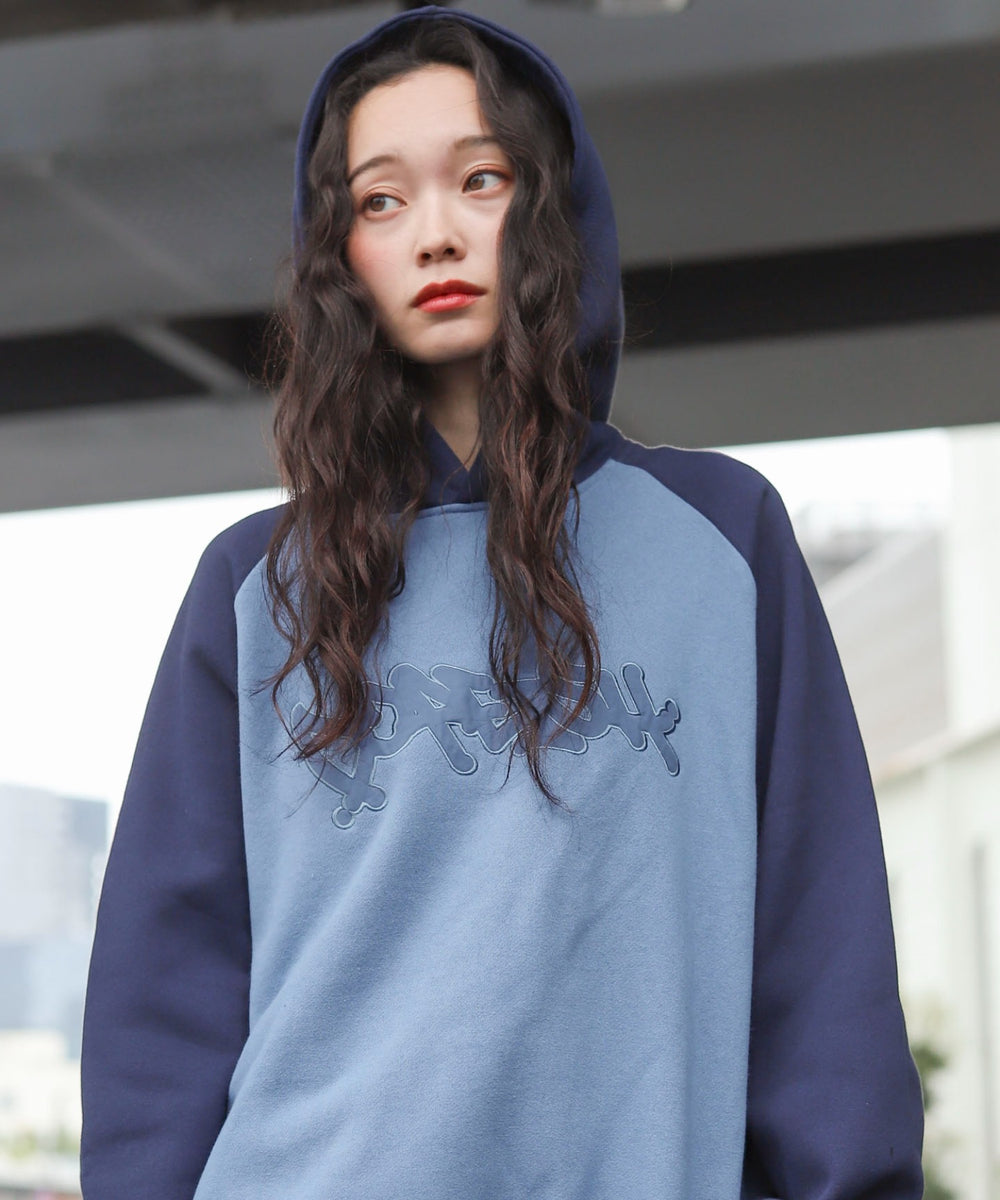 ブルー　モデル：161cm L着用