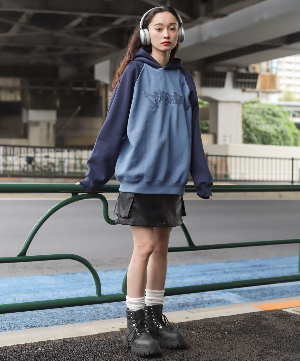 ブルー　モデル：161cm L着用