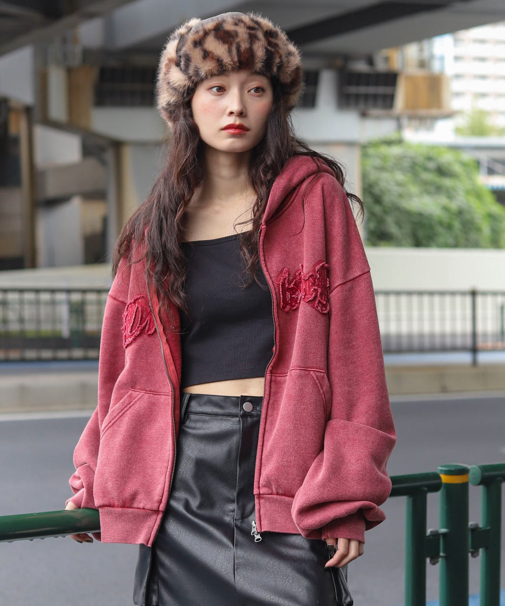 レッド　モデル：161cm L着用