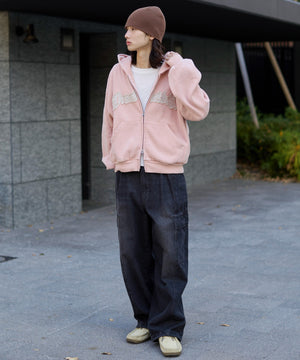 ピンク モデル：175cm L着用