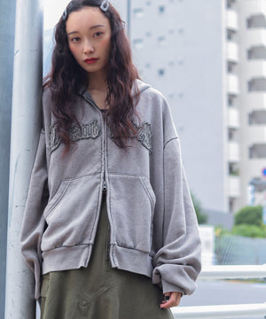 グレー　モデル：161cm L着用