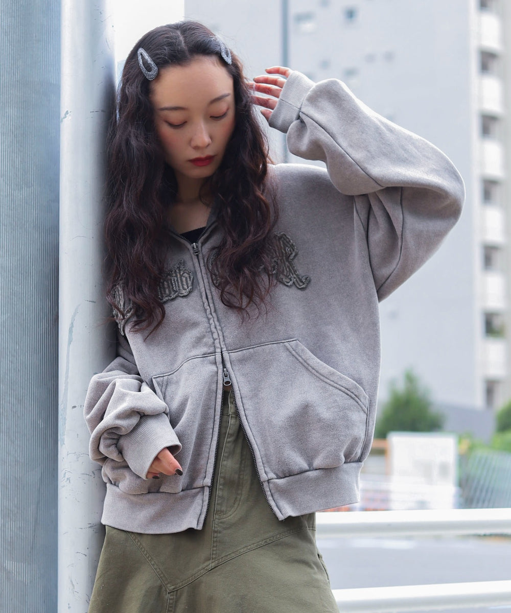 グレー　モデル：161cm L着用