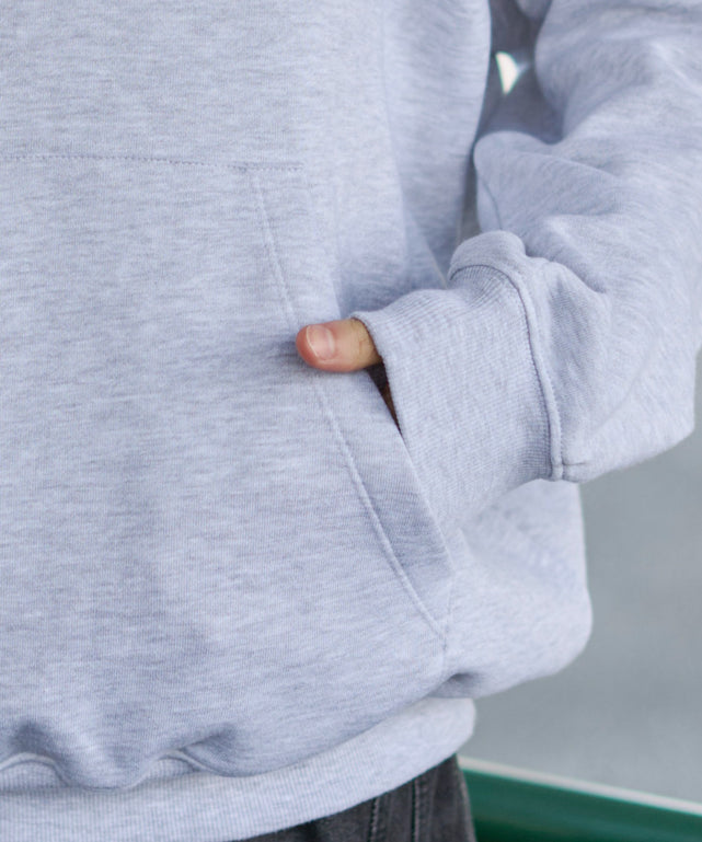 裏起毛エンボスステッチロゴプルパーカー