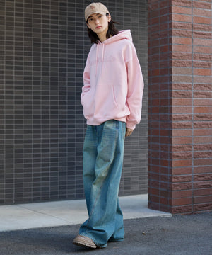 ピンク モデル：175cm L着用