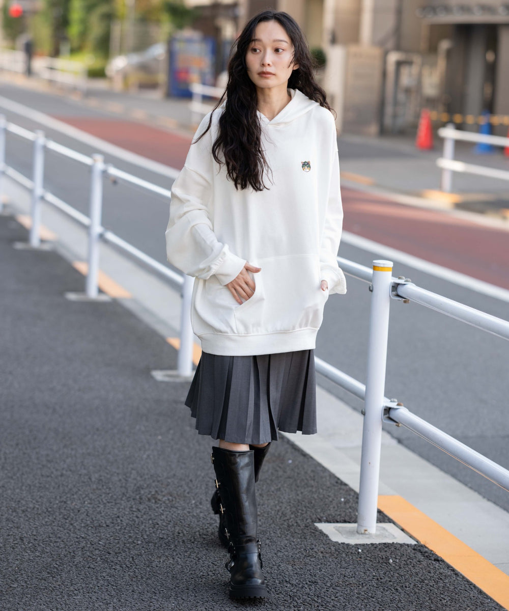 ホワイト　モデル：161cm L着用