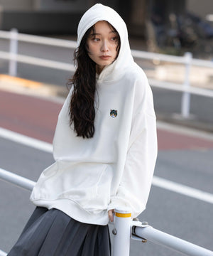 ホワイト　モデル：161cm L着用