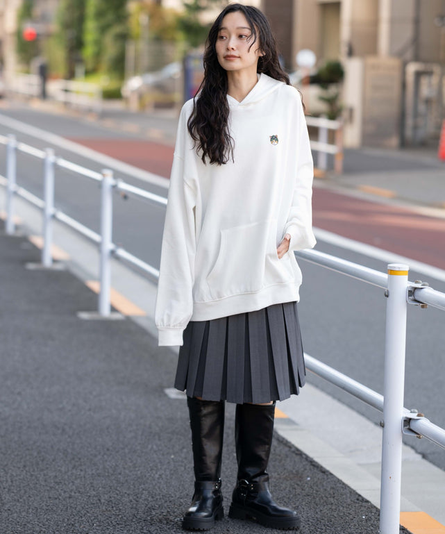 ホワイト　モデル：161cm L着用