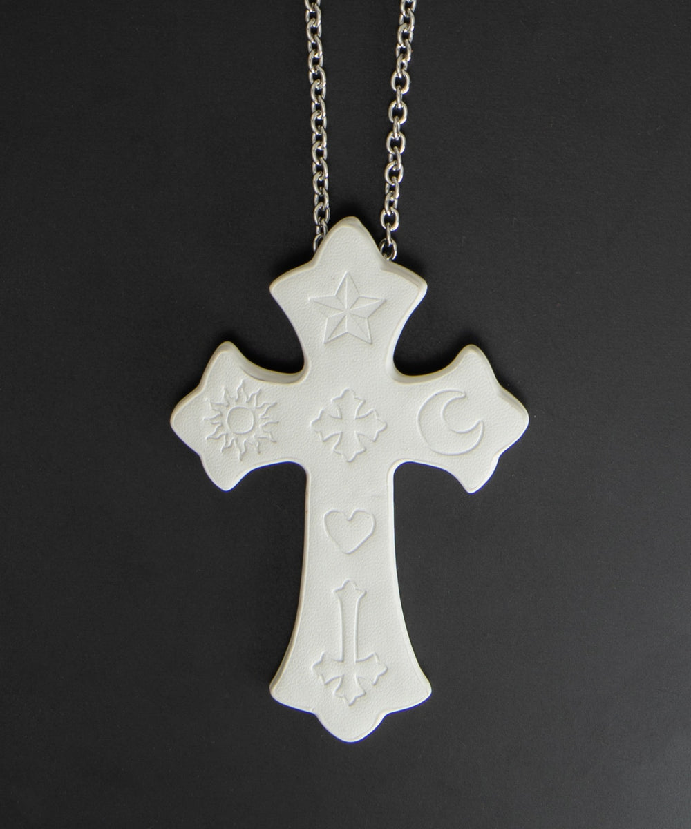 MPUエンボスロゴクロスネックレス