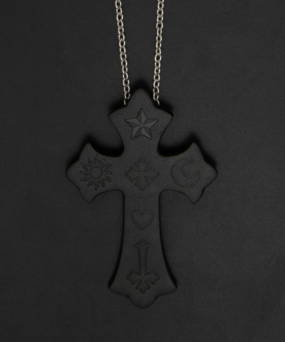 MPUエンボスロゴクロスネックレス